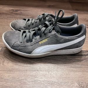Gray Puma Tennis shoes